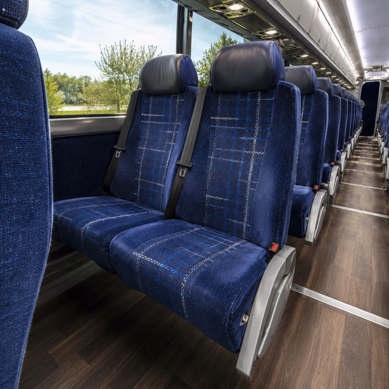 charter buses and minibuses for indianapolis museum field trips